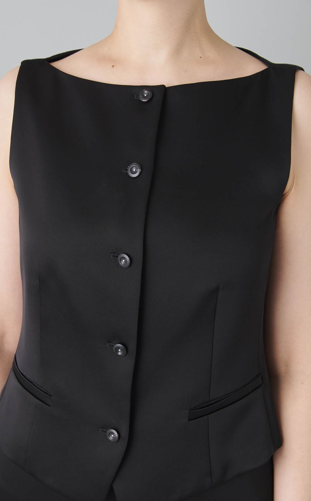 サテンボートネックベスト