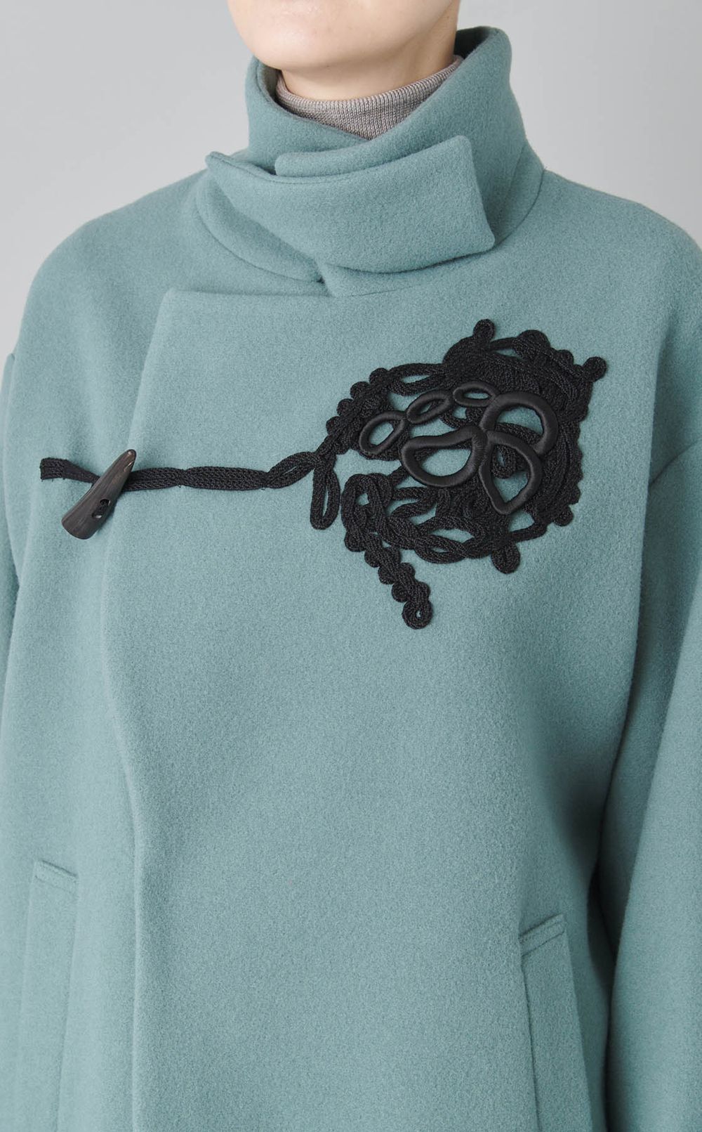 エンブロイダリーウールショートコート
