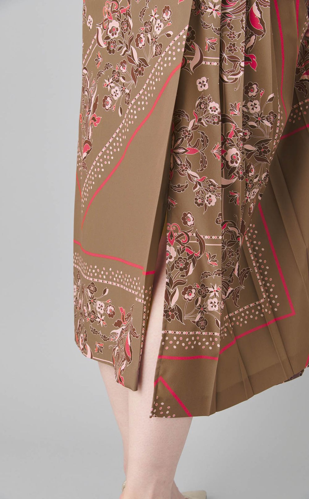 スカーフプリントプリーツワンピース