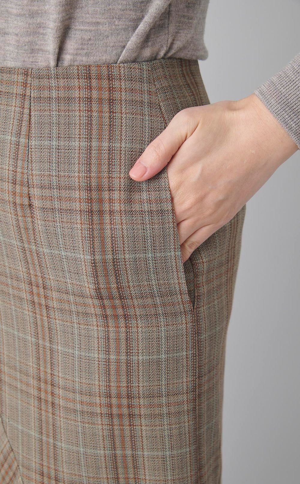 チェックウールラッフルスカート