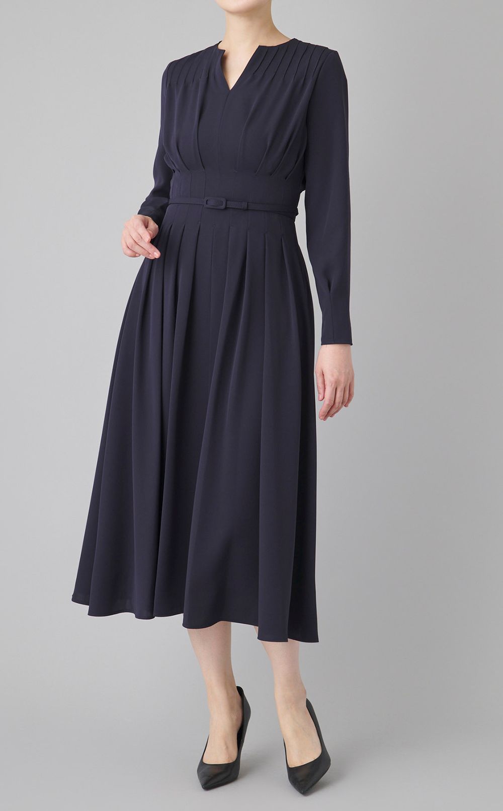 ピンタックVネックワンピース