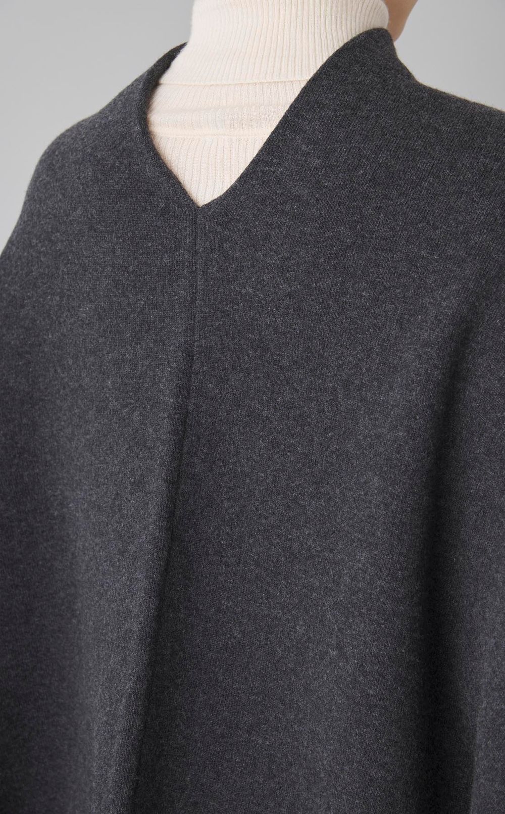 ウールドレープポンチョ