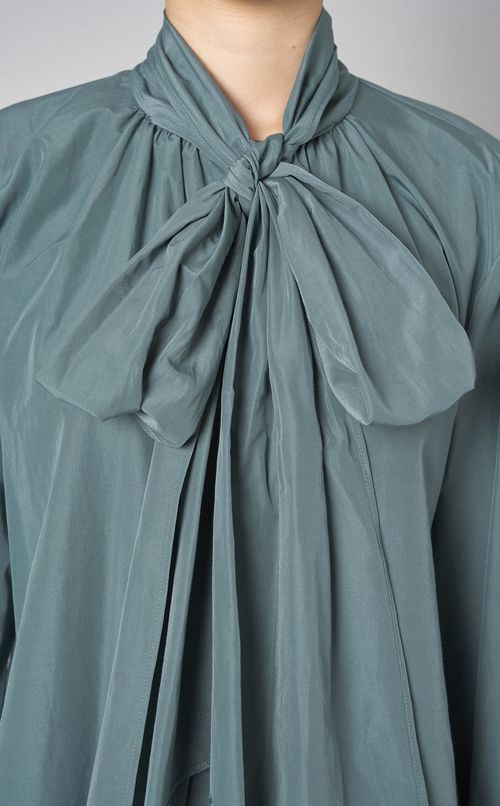 ソフトリボンタイブラウス