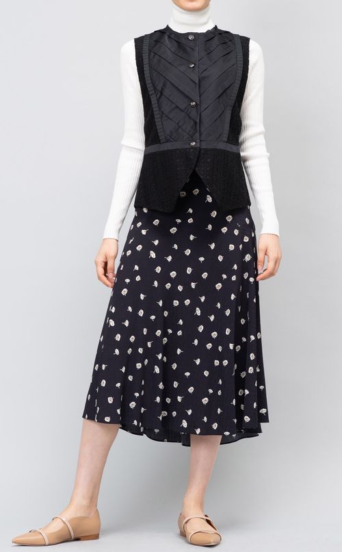 レース使いノーカラーベスト