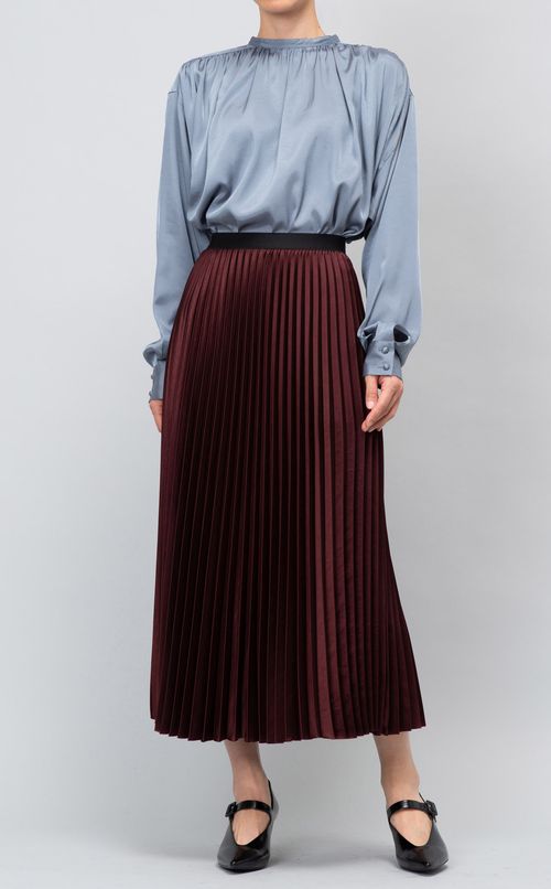 サテンプリーツスカート