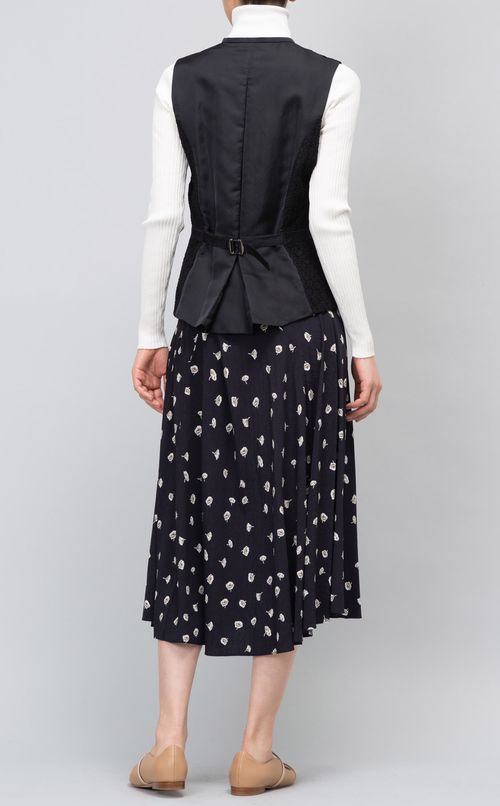 レース使いノーカラーベスト