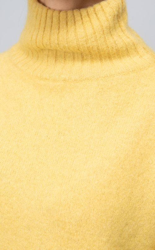 ハイネックニットプルオーバー