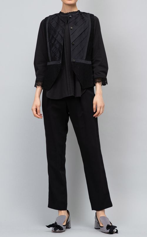 レース使いノーカラーベスト