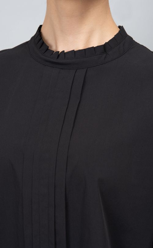 フロントタックシャツ