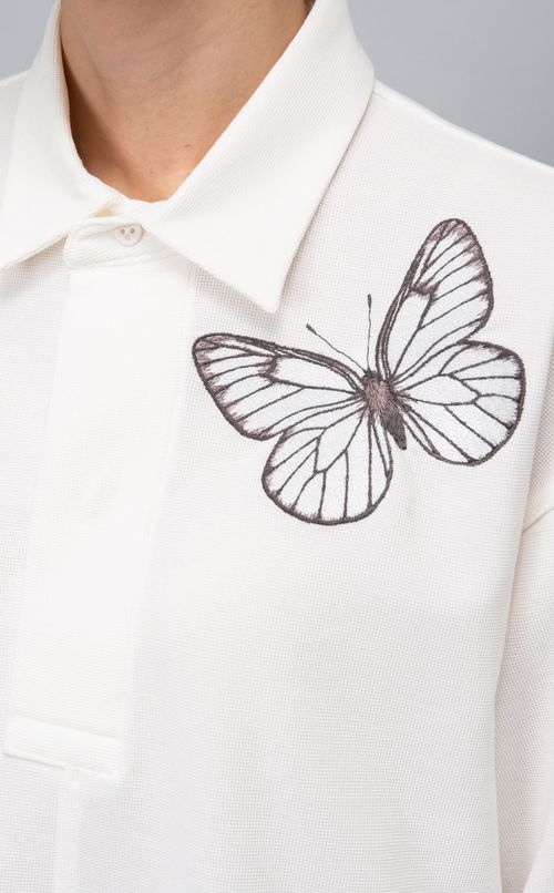 バタフライ刺繍スリットシャツ