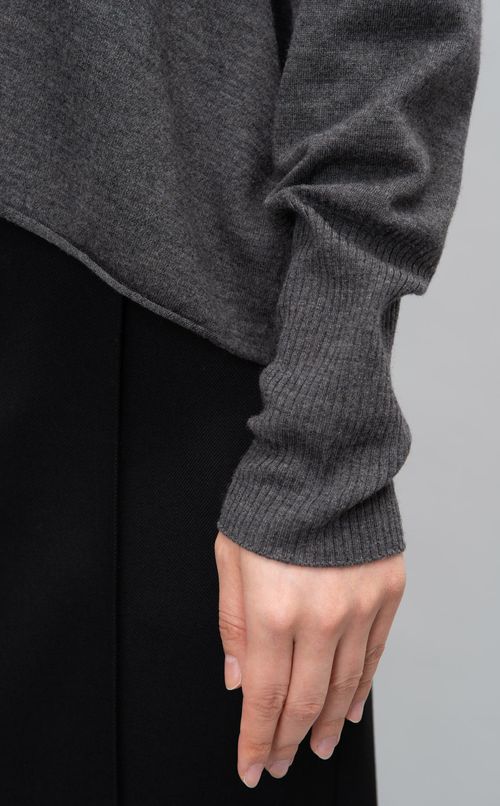 Vネックニットプルオーバー