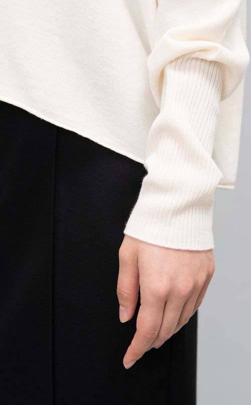 Vネックニットプルオーバー