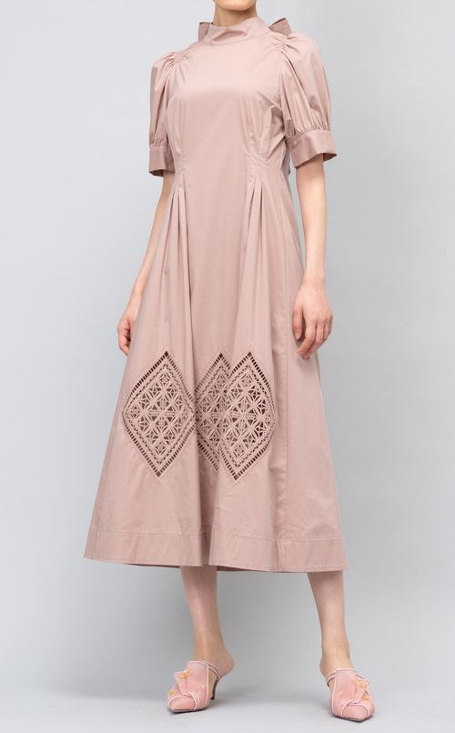 バックリボン刺繍ワンピース