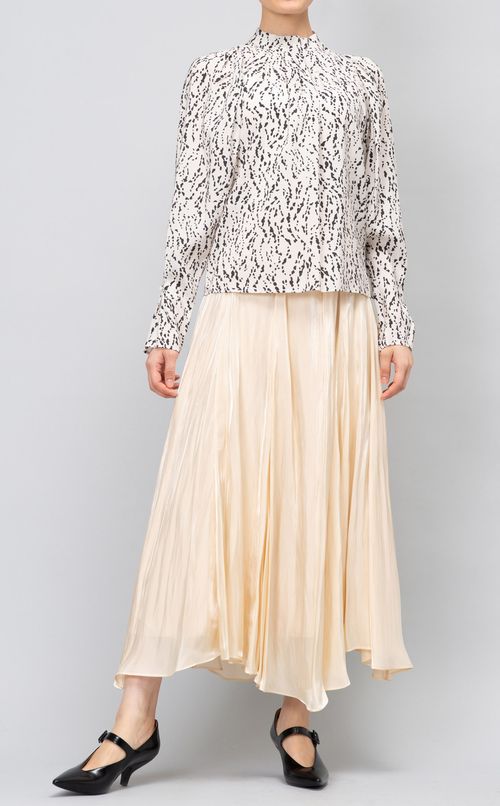 シアーサテンフレアスカート