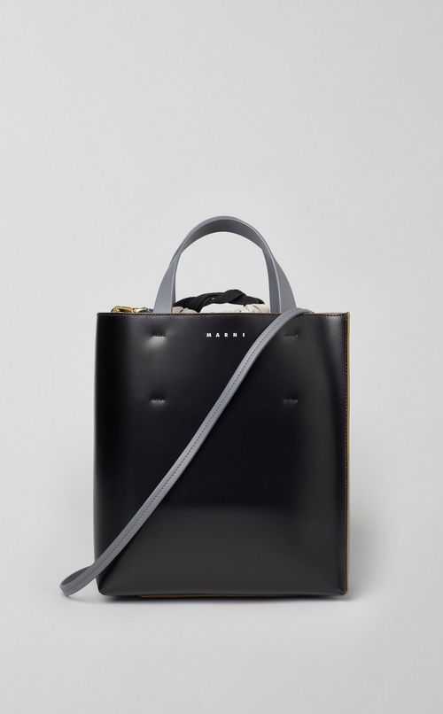 フラワープリントレザートートバッグ