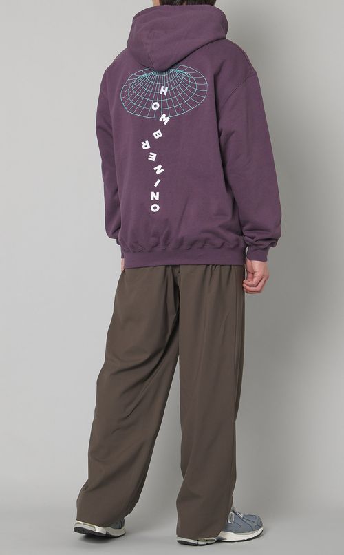 グラフィックエンブロイダリーフーディー