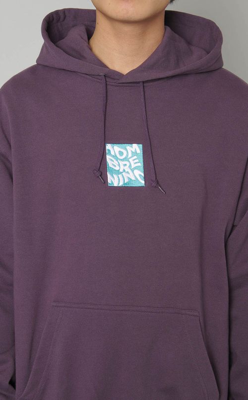 グラフィックエンブロイダリーフーディー