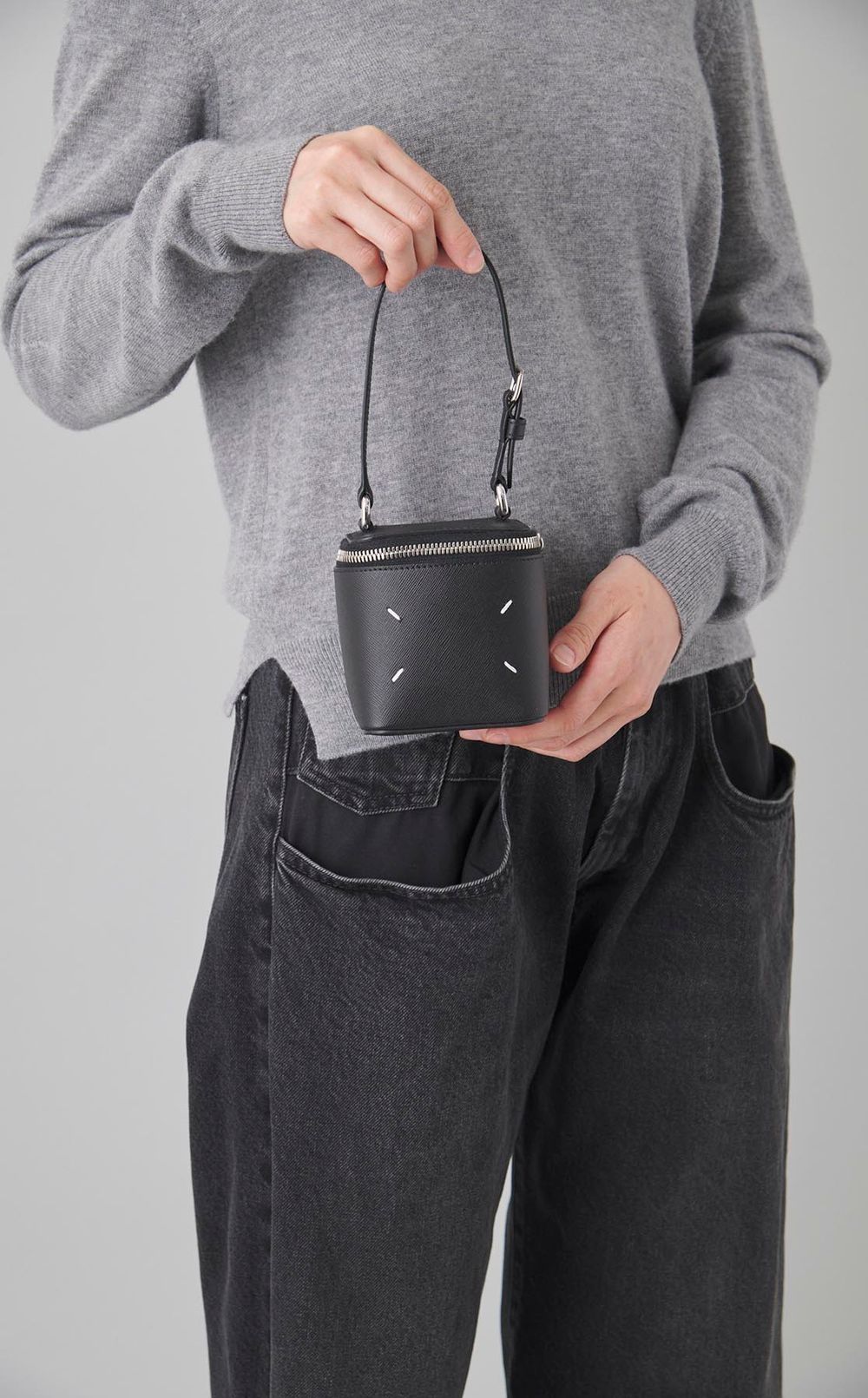 マイクロキューブレザーハンドバッグ