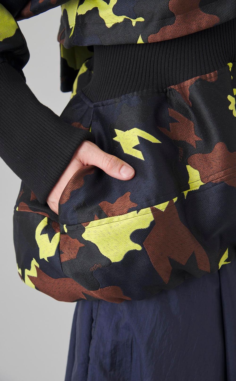 カモフラージュ柄バルーンブルゾン