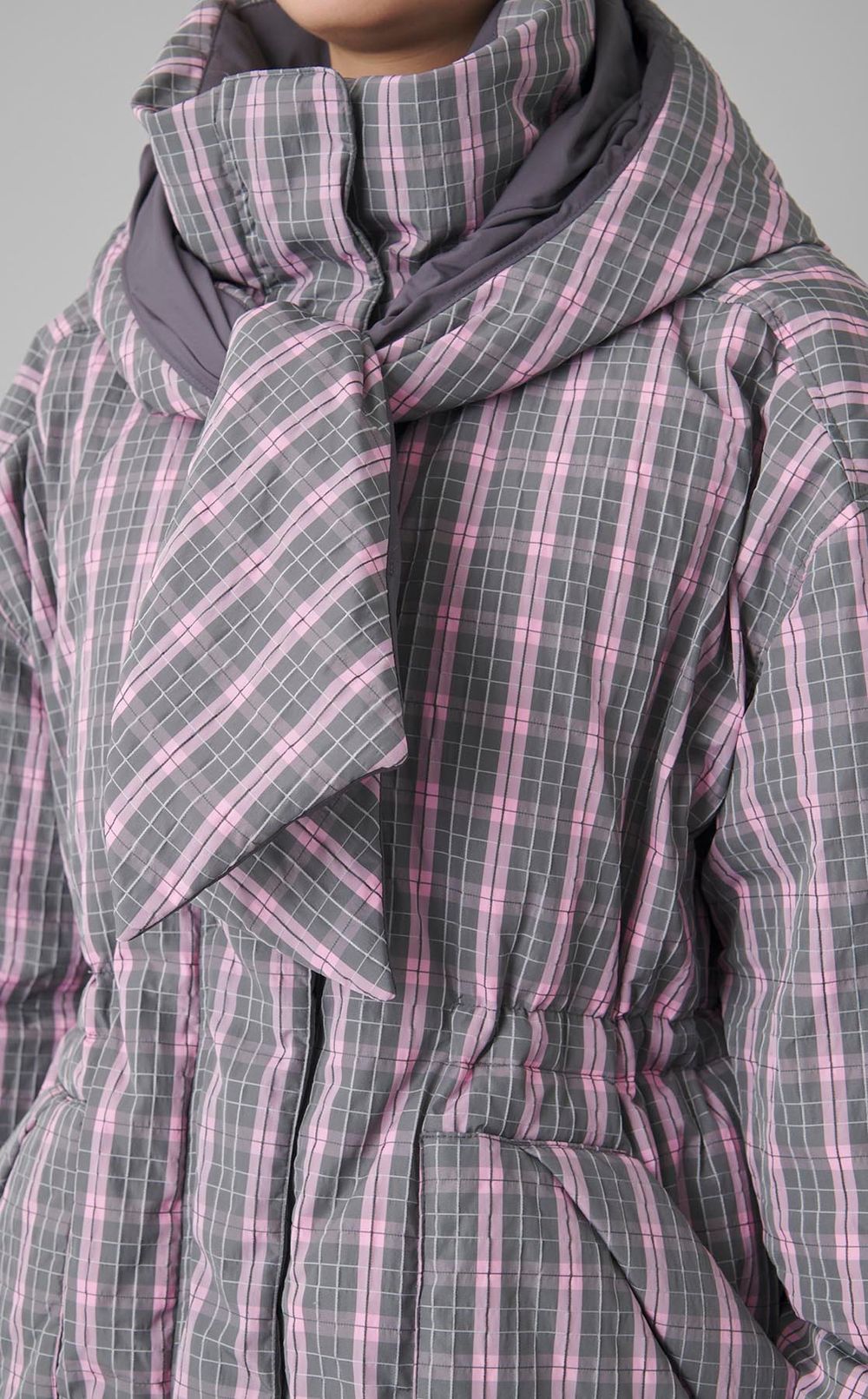 フーディリバーシブルダウンブルゾン