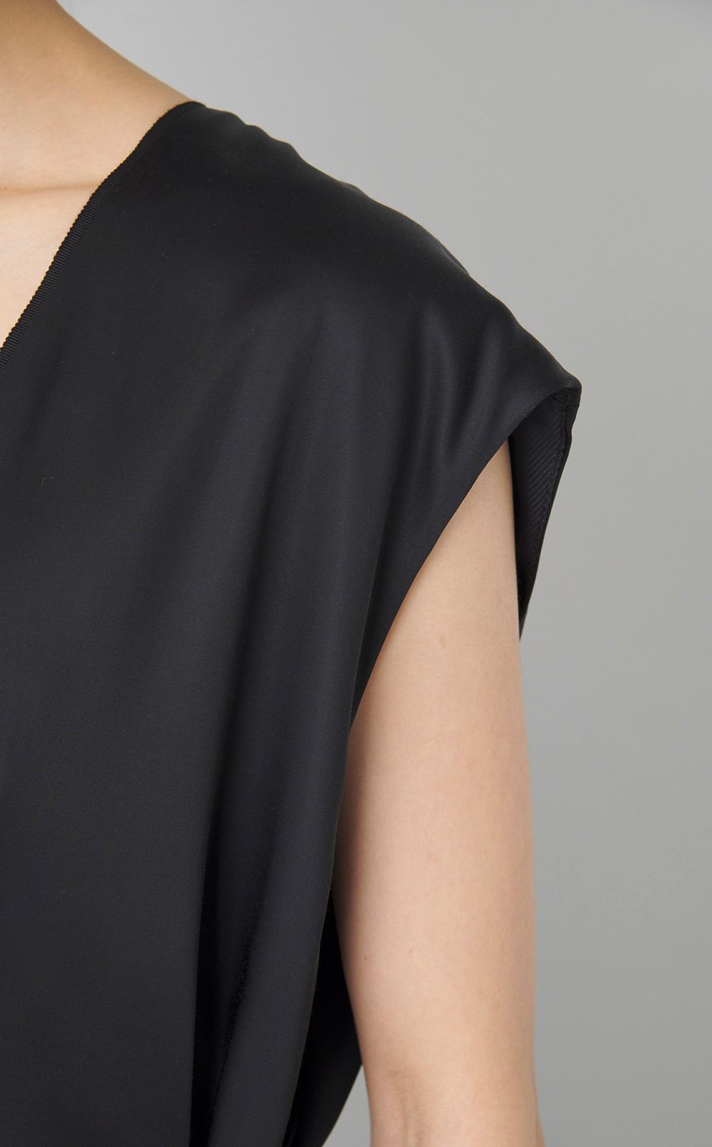 ブライトサテンコクーンワンピース