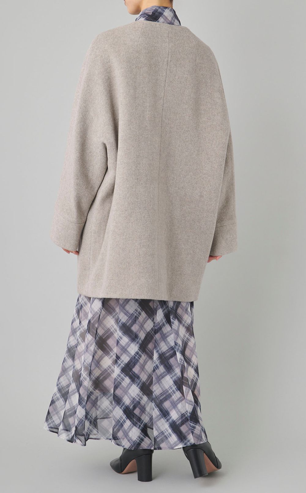 ノーカラーテントコート