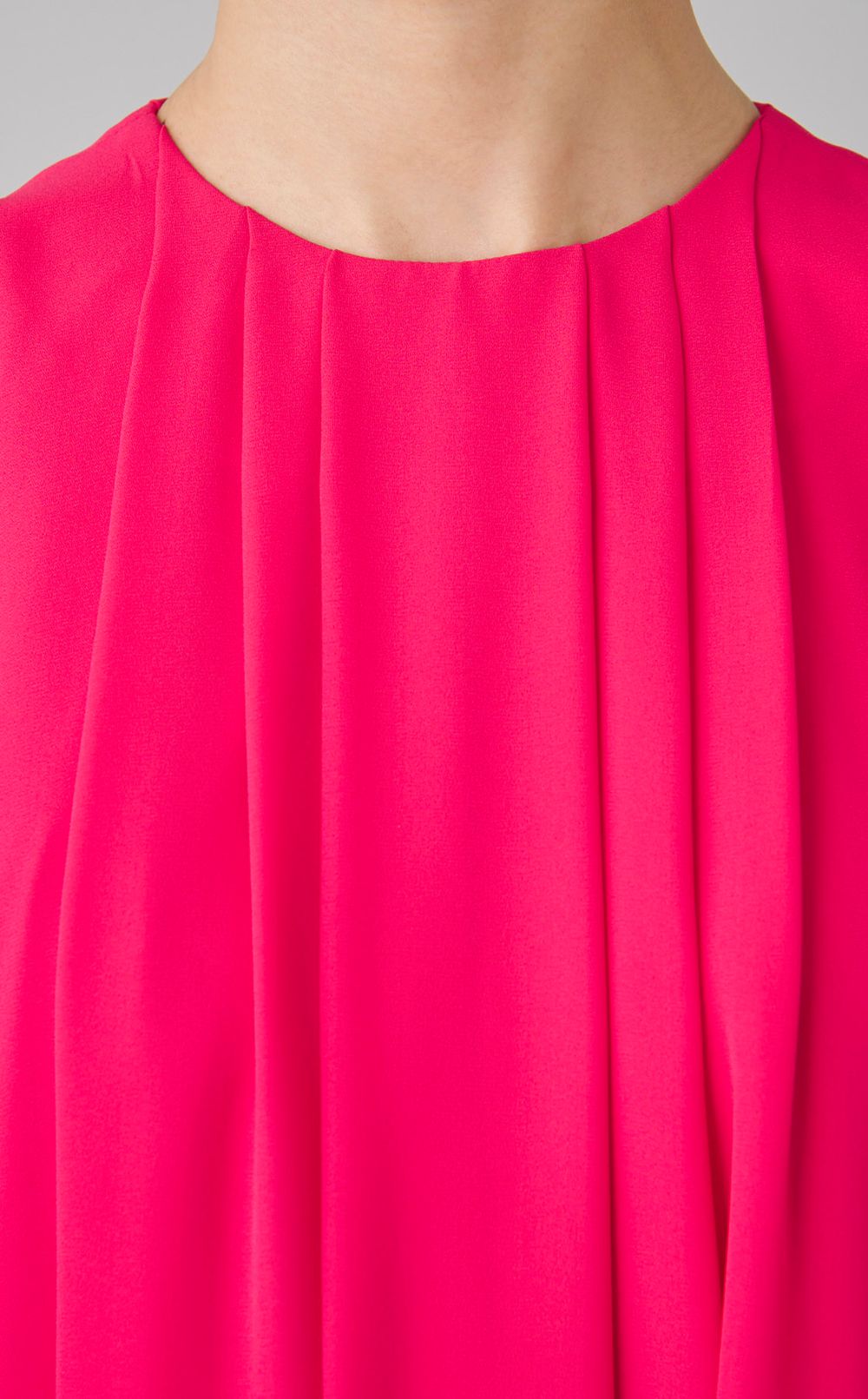 タックフレアジョーゼットワンピース