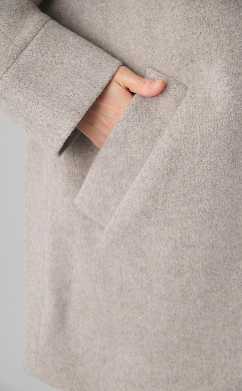 ノーカラーテントコート