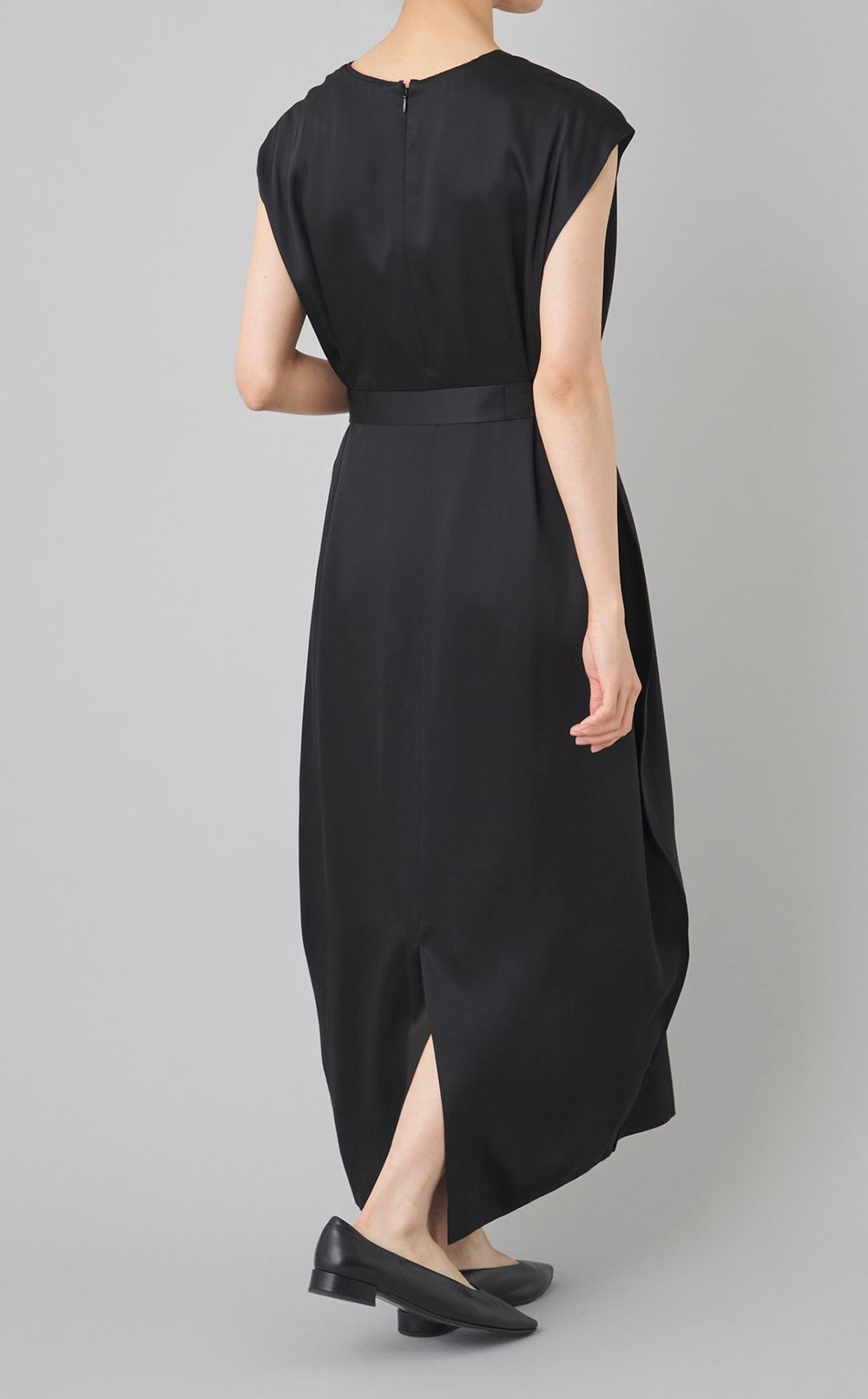 ブライトサテンコクーンワンピース