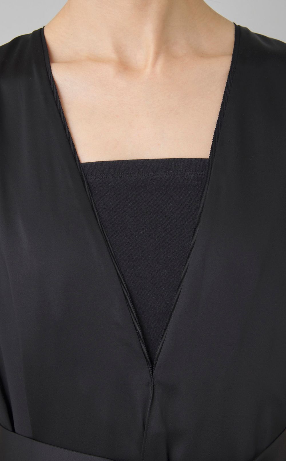 ブライトサテンコクーンワンピース