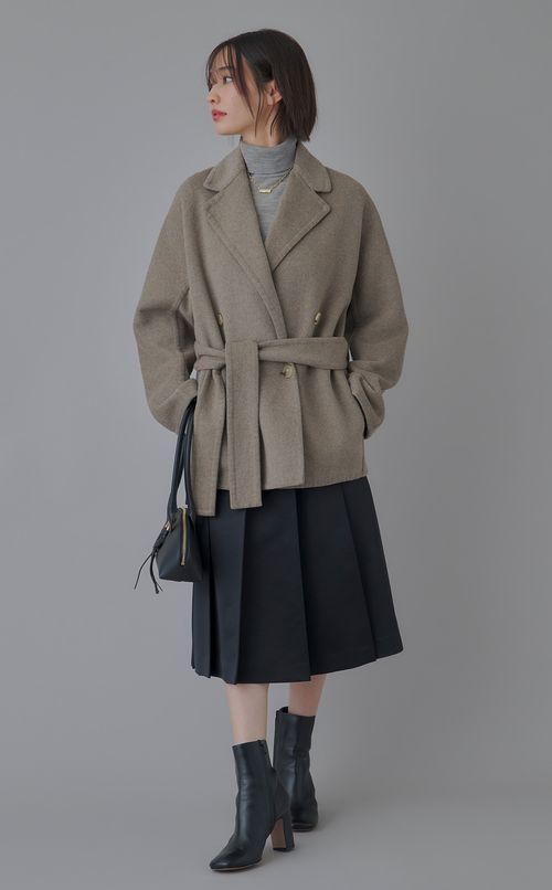 サテンプリーツスカート