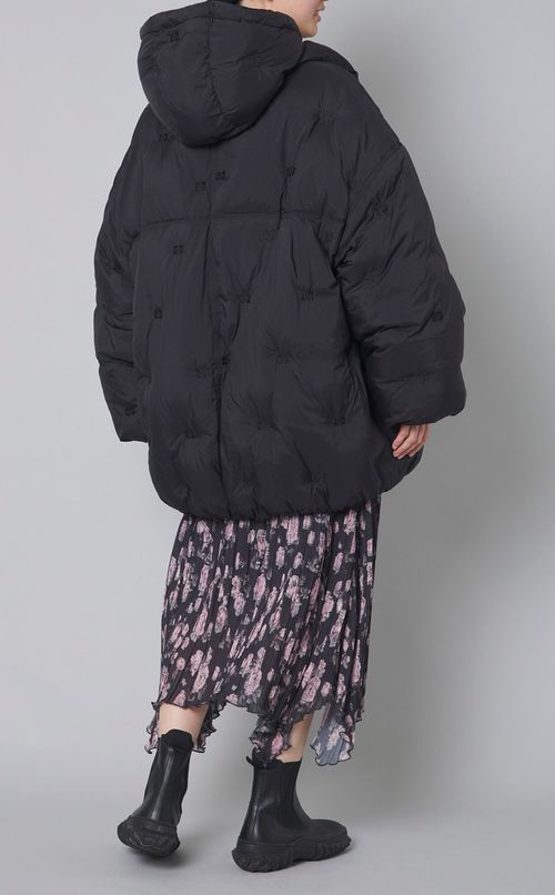 ナイロン中綿ロゴエンボスフーディブルゾン