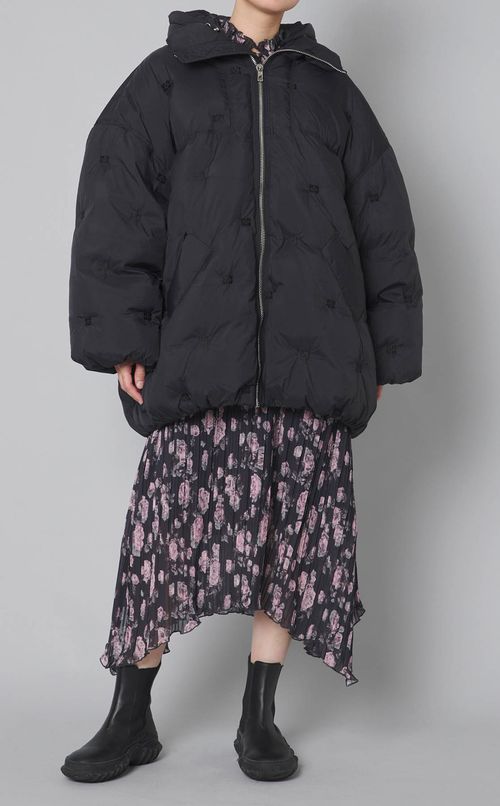 ナイロン中綿ロゴエンボスフーディブルゾン