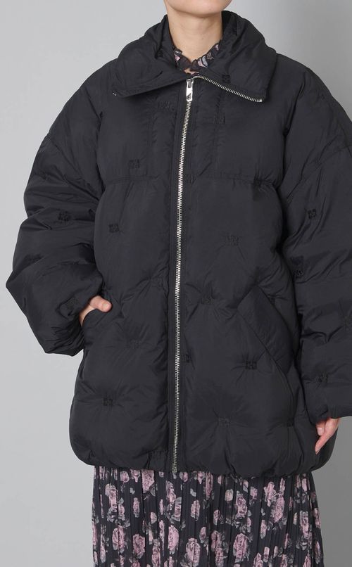 ナイロン中綿ロゴエンボスフーディブルゾン