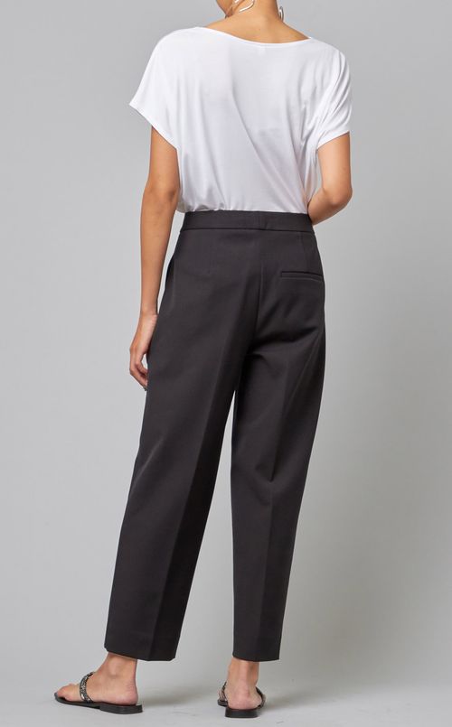 タックテーパードパンツ