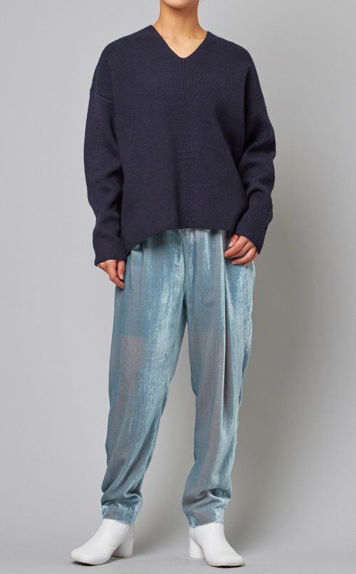 Vネックプルオーバーニット