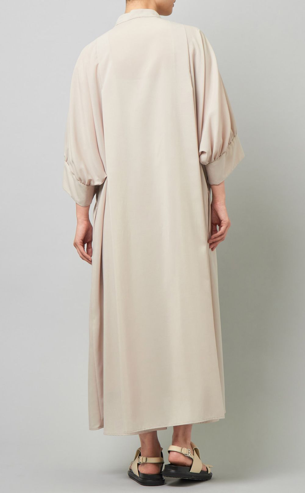 スタンドカラータックワンピース