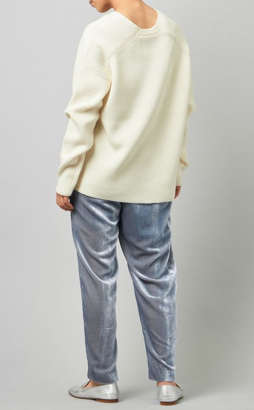 Vネックプルオーバーニット