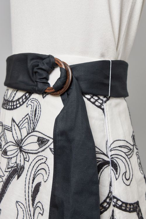 フラワー刺繍フレアスカート