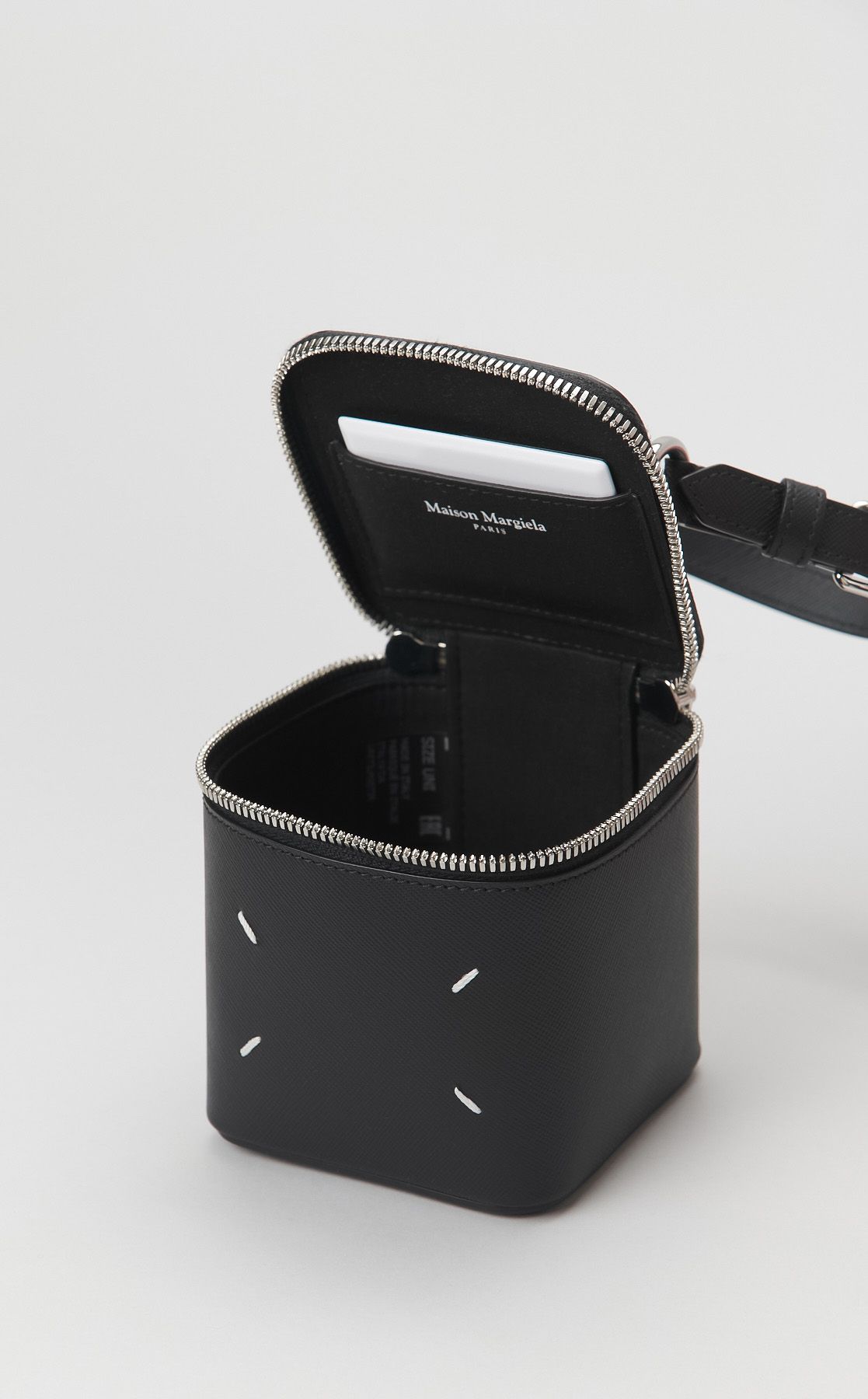 【新品未使用】Maison Margiela スキューバ Maison Margiela｜マイクロキューブレザーハンドバッグ