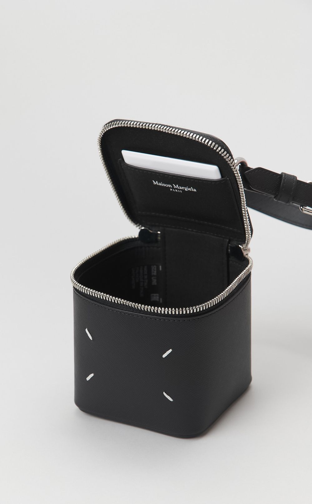 マイクロキューブレザーハンドバッグ