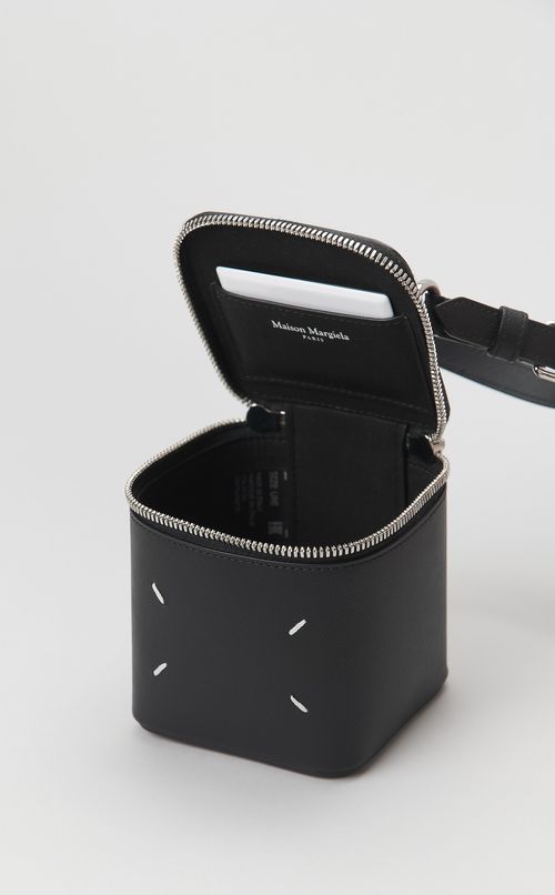 マイクロキューブレザーハンドバッグ