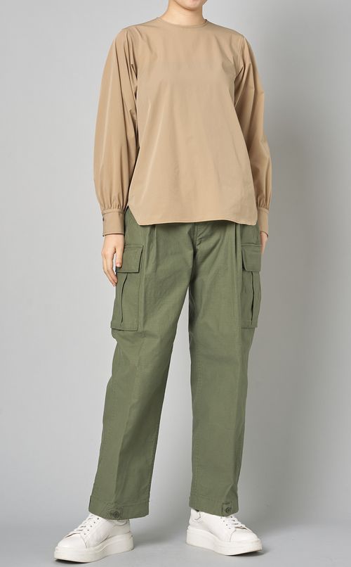 バックジッププルオーバーブラウス