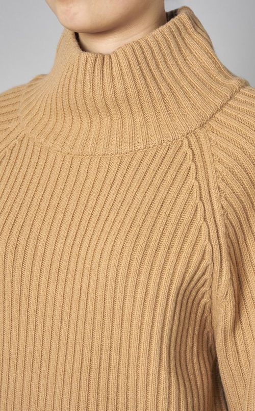 ラムミックスオフタートルニット