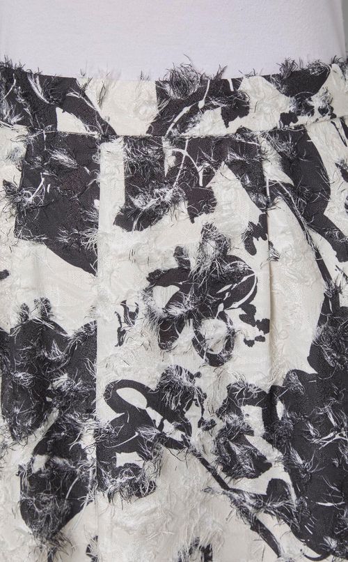 ジャガードプリントタックスカート