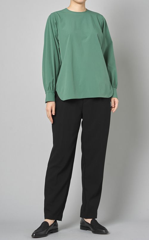 バックジッププルオーバーブラウス