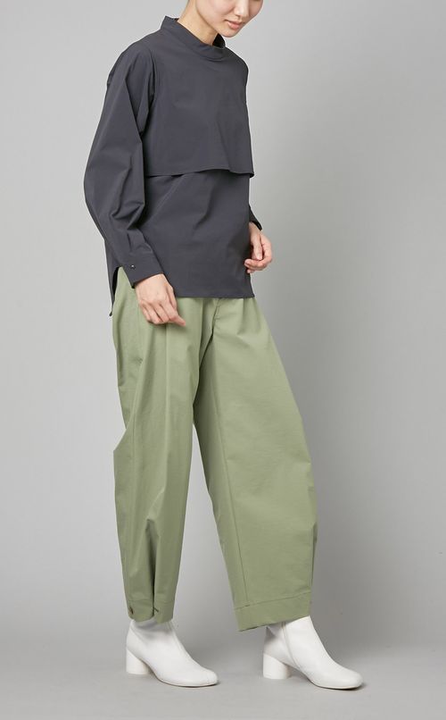 スタンドネックフラップブラウス