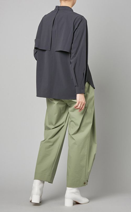 スタンドネックフラップブラウス