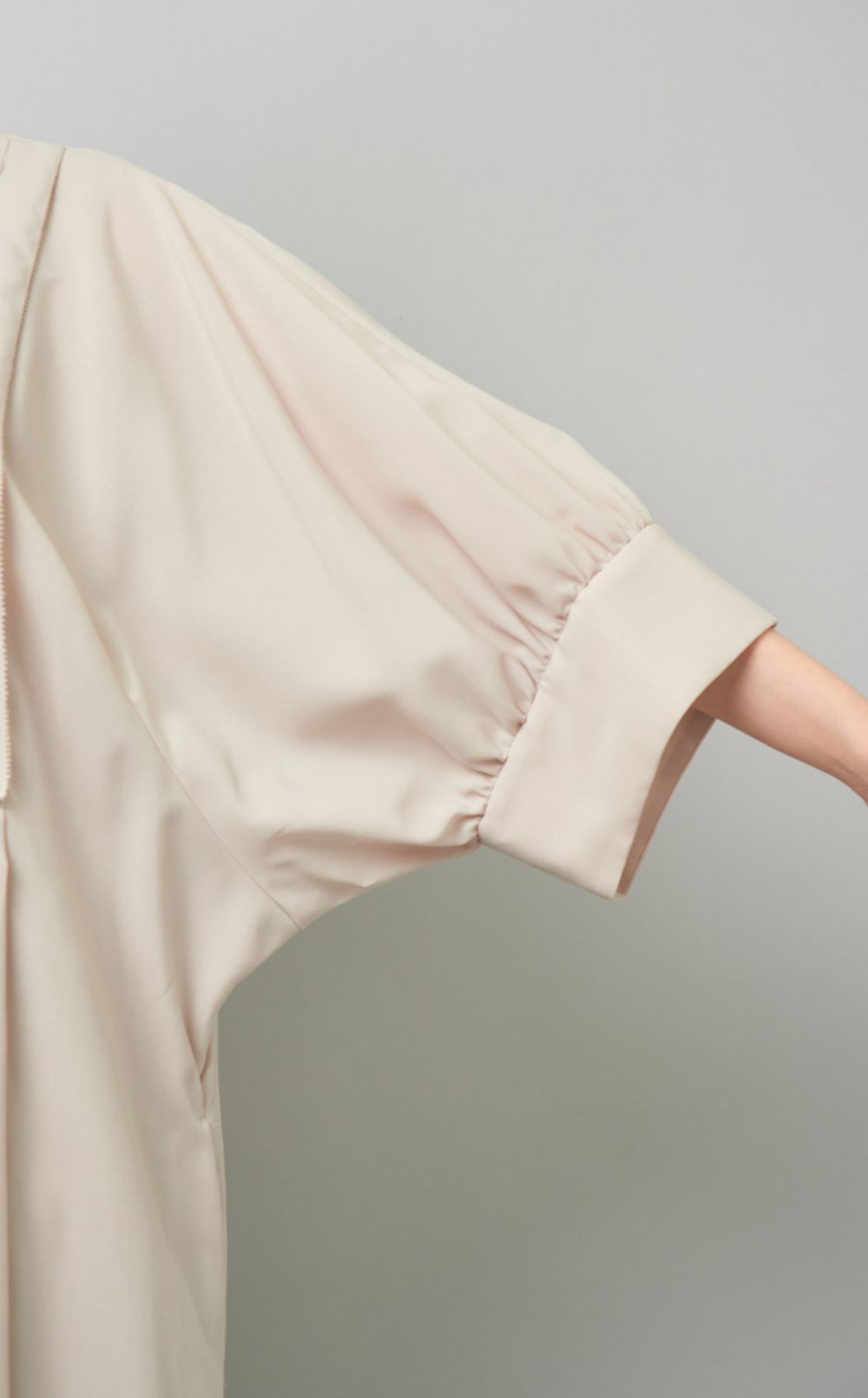 スタンドカラータックワンピース