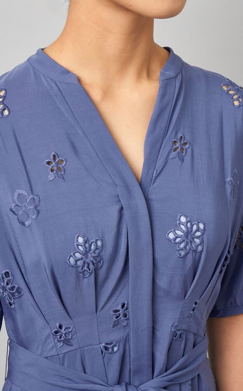 エンブロイダリーカットワンピース